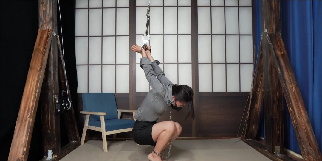 【试炼工作室】小欣ol制服高跟手铐脚拷悬吊半蹲放置痛苦挣扎-2