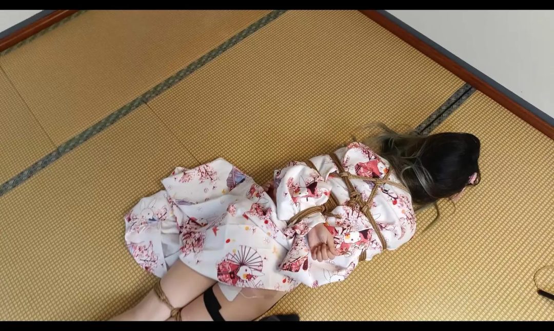 03小姐姐的首次出镜 这次是以小m的身份 牛奶丝袜尽享丝滑 单腿吊-3