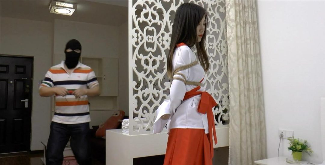 束手就擒 无奈顺从【T恤牛仔裤&日式睡衣】大长腿，肤白貌美，捆绑，堵嘴-17