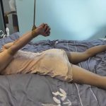 初心《周慧特殊的按摩》【绑着做SPA/灰丝无bra睡衣/透内裤/口球丝袜堵嘴/小玩具/访谈】