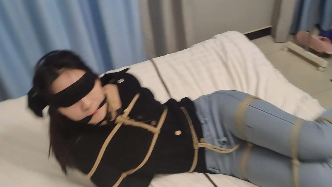 入室劫案系列 度假中的少女被歹徒入室捆绑蹂躏-1