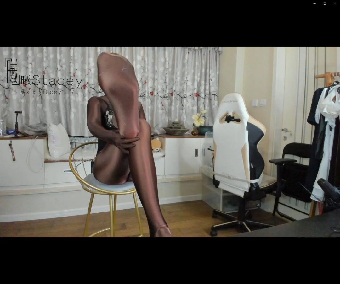 曦曦Stacey棕色开眼开嘴zentai搭配情趣内衣黑丝大腿袜抚摸诱惑-4