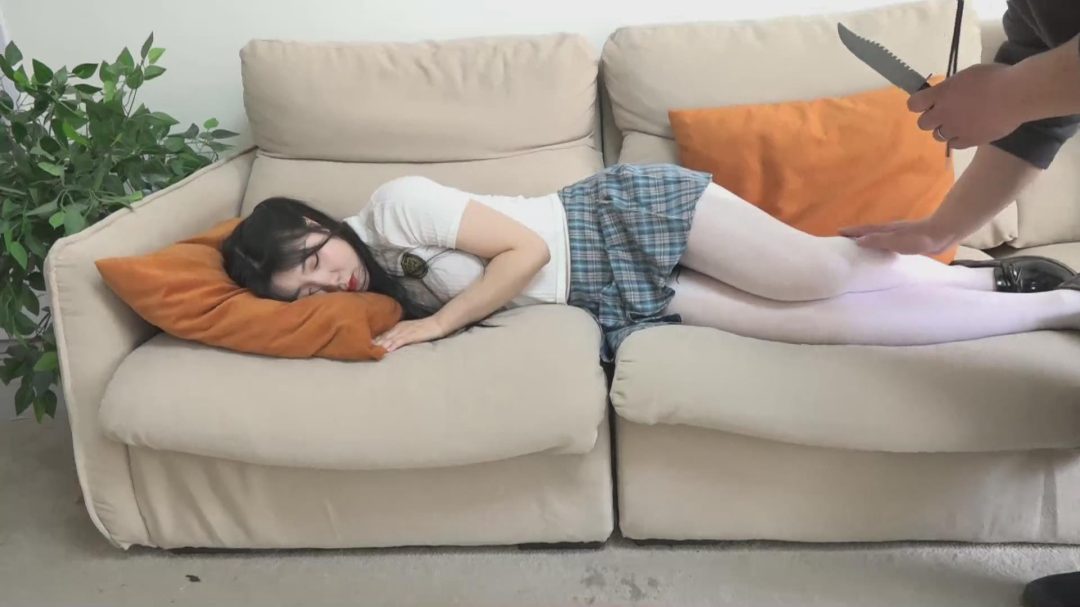逍遥精拍作品《睡梦中的晗姑娘》上下合集，一个多小时的故事。-4