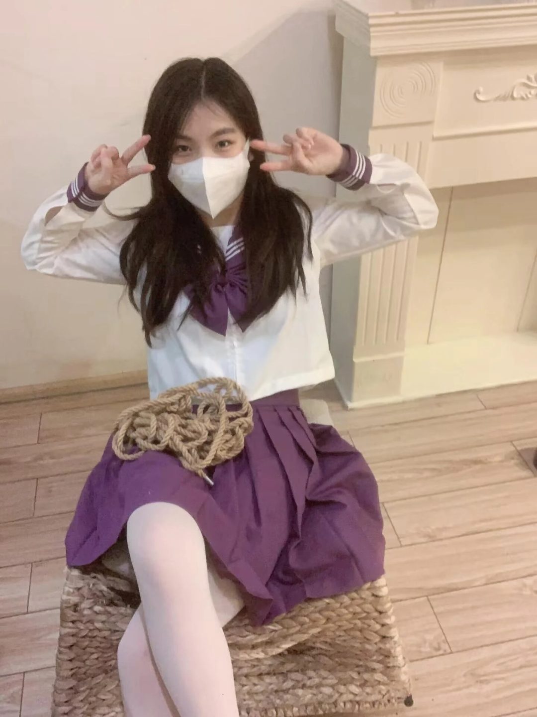 宅女鱼果儿被紧紧绑在木制摇摇椅子上脱逃失败记（这里是鱼果儿，是一个喜欢唱歌和挑战奇奇怪怪女孩子的宅女小窝~）-2