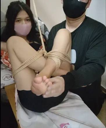 浴衣白瘦幼欧式直臂紧缚调教（裸足tk+欧式直臂+蒙眼堵嘴）-2