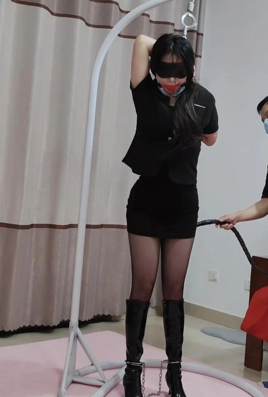 晓影职业工装黑丝高跟超级难受手铐极限反手吊脚尖着地转圈鞭打超大口球堵满嘴巴-11