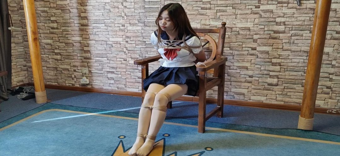 大学生妮妮《日式驷马》及访谈，大号口球驷马放置，最后结尾是几个小问题访谈和自己试戴口球的花絮-1