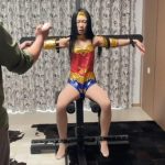 【云雀订拍】中陷阱的神奇女侠 主演韩玉 定身 挠脚心 电击 足控 鞭子抽打 刑架固定 控制
