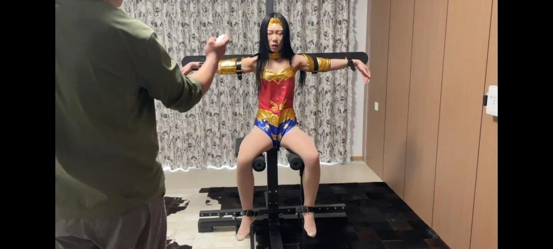 【云雀订拍】中陷阱的神奇女侠 主演韩玉 定身 挠脚心 电击 足控 鞭子抽打 刑架固定 控制-1 【云雀订拍】中陷阱的神奇女侠 主演韩玉 定身 挠脚心 电击 足控 鞭子抽打 刑架固定 控制-1