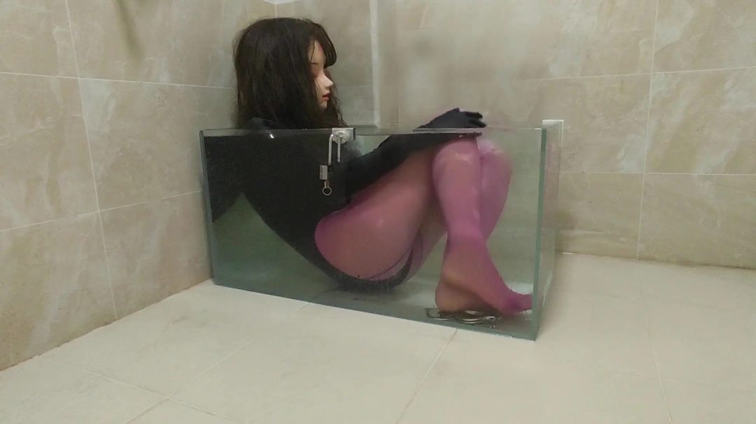 [KIG]惊险刺激的水箱逃脱游戏，有保护下来一次绝望的溺晕体验-1