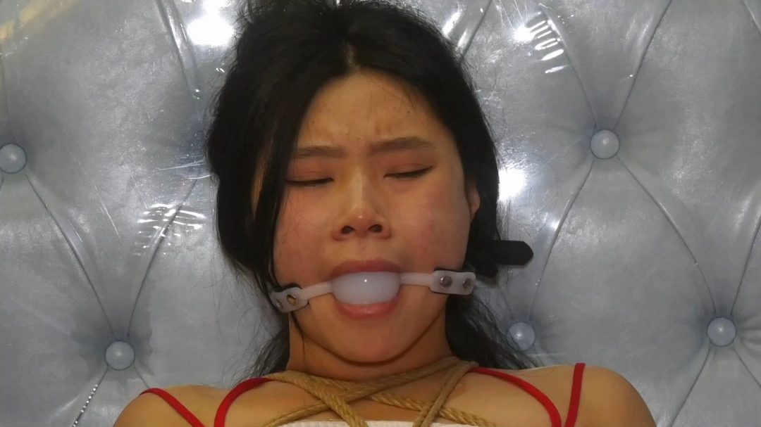 定拍转公映《姐妹游戏中的意外》 上集 姐妹俩玩捆绑游戏不料被入室女贼发现都被捆绑起来调教-3