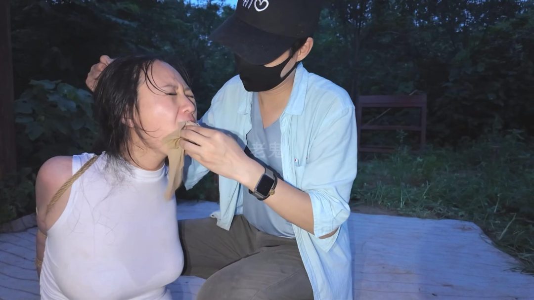 【老鬼定拍】初心《紫涵野外闷热炼狱下》【灰丝高跟/野外运输押解/汗湿脏身/驷马/吊缚/空姐重口原味/访谈】-6 【老鬼定拍】初心《紫涵野外闷热炼狱下》【灰丝高跟/野外运输押解/汗湿脏身/驷马/吊缚/空姐重口原味/访谈】-6