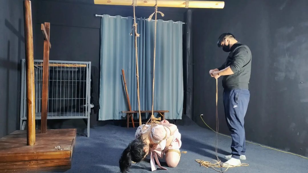 线下来体验的小姐姐，小美想体验被绳子虐的感觉，绳师给她不一样的感觉，使其沦陷。-6