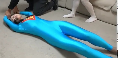 白衣女侠与女超人 COSPLAY 白丝 百合 女同 恋足 灰丝 超级英雄-5