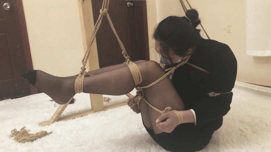 五花 紧缚 双腿 吊架-3
