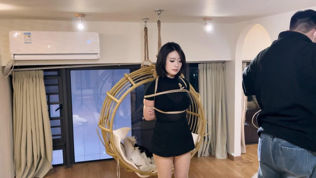 奥特曼定拍：御姐女S十一日式直立踮脚吊+口球超长放置90分钟-3