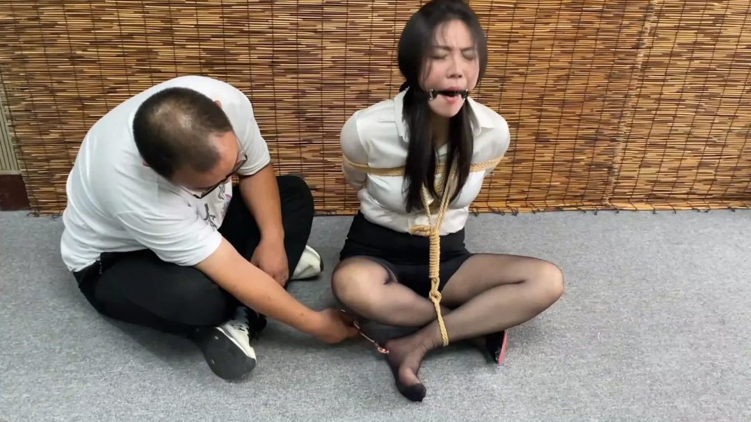 《侦探双姝的劫难 中》侦探组长李然欲接应柳洋,怎料陷入埋伏同样沦为女奴-7 《侦探双姝的劫难 中》侦探组长李然欲接应柳洋,怎料陷入埋伏同样沦为女奴-7