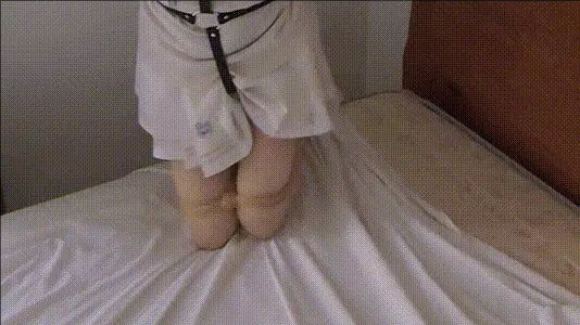 床边缘的小强制跪坐 皮带+脚底TD-5