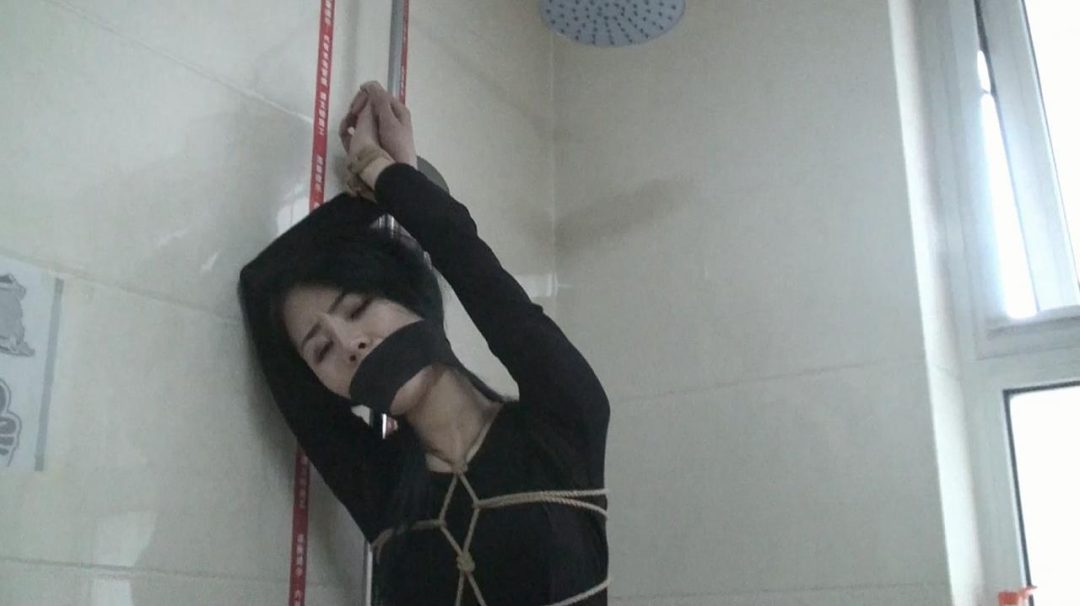 逍遥定拍~猥琐男第一人称视角持枪入室劫持大美女韩懿02;卫生间囚禁调教-7