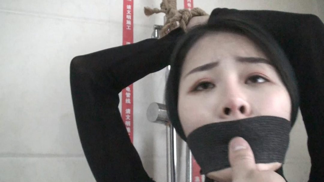 逍遥定拍~猥琐男第一人称视角持枪入室劫持大美女韩懿02;卫生间囚禁调教-3