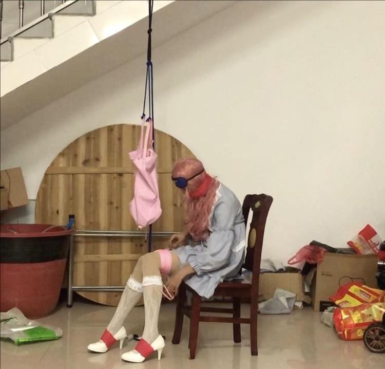 伪娘白丝拘束袋自缚-1
