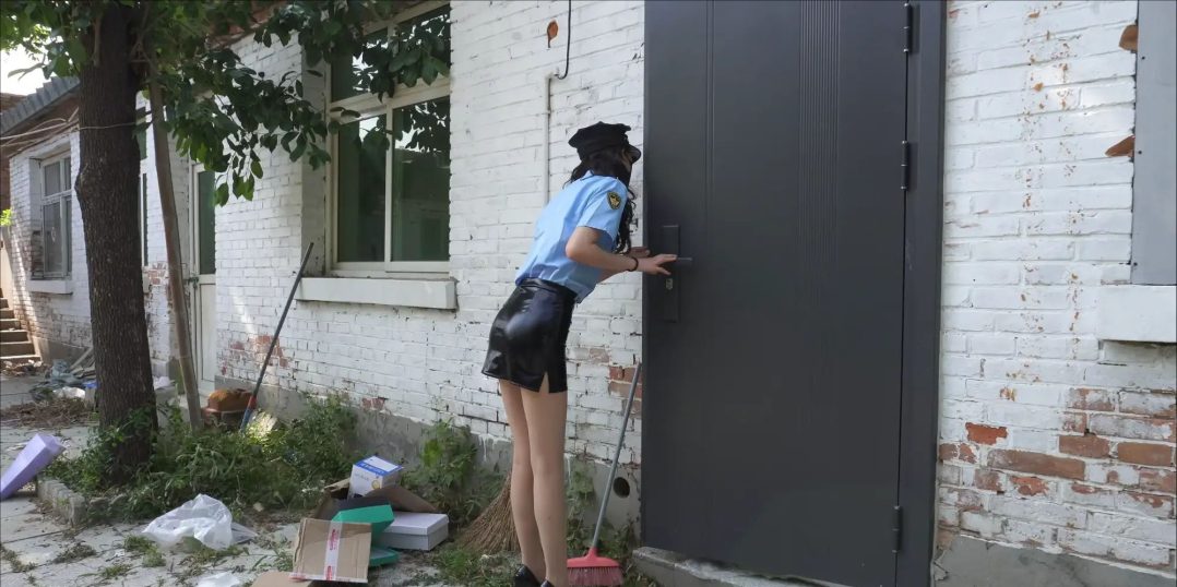 肉丝高跟的女搜查官太性感被紧缚抚摸玩弄-2