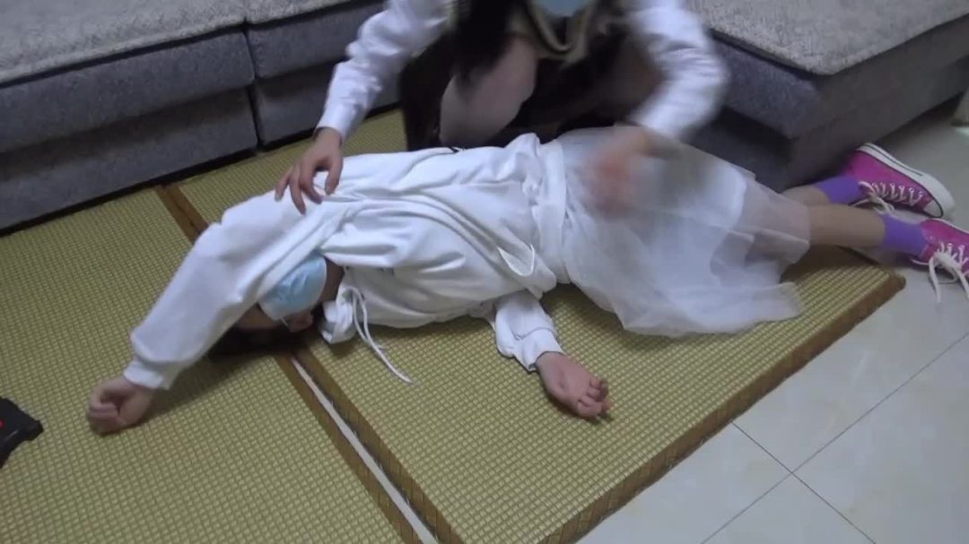 【佳怡】【琳媚】定拍 特工少女s不瞑目 被拳打脚踢疼的捂肚子捂头并且嗷嗷叫 直到s去还要被扒了衣服-4 【佳怡】【琳媚】定拍 特工少女s不瞑目 被拳打脚踢疼的捂肚子捂头并且嗷嗷叫 直到s去还要被扒了衣服-4