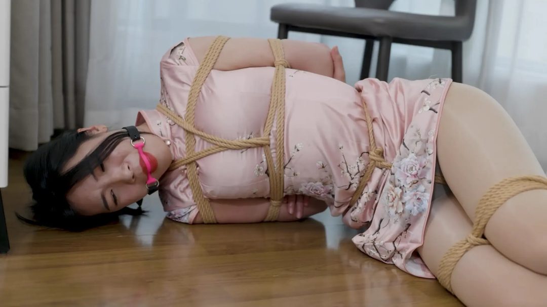 被紧缚的旗袍女孩-8