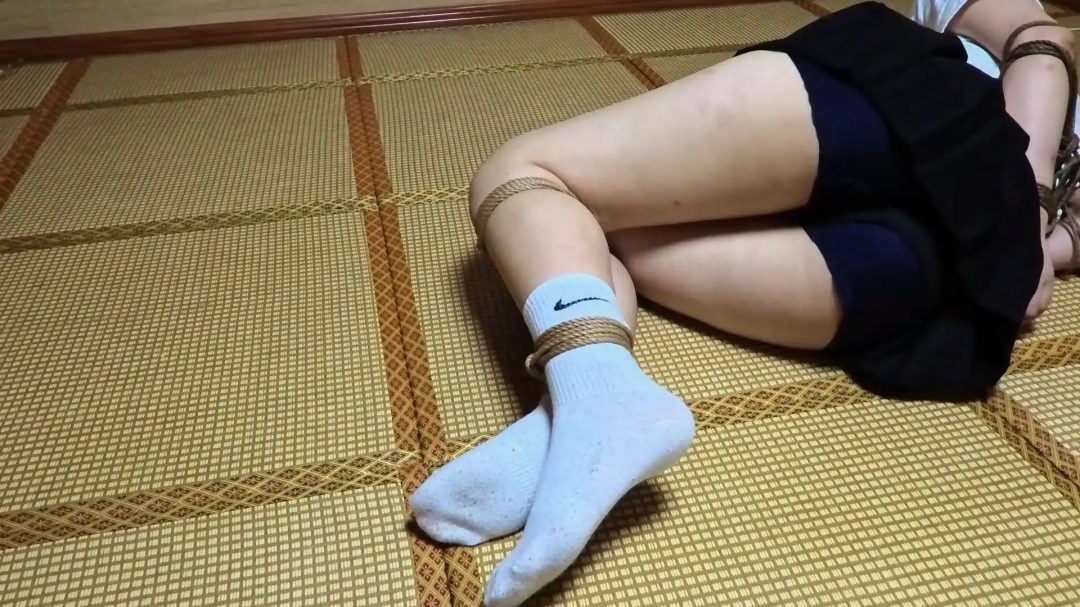 jk制服欧式并腿缚 白棉袜特写 下-6