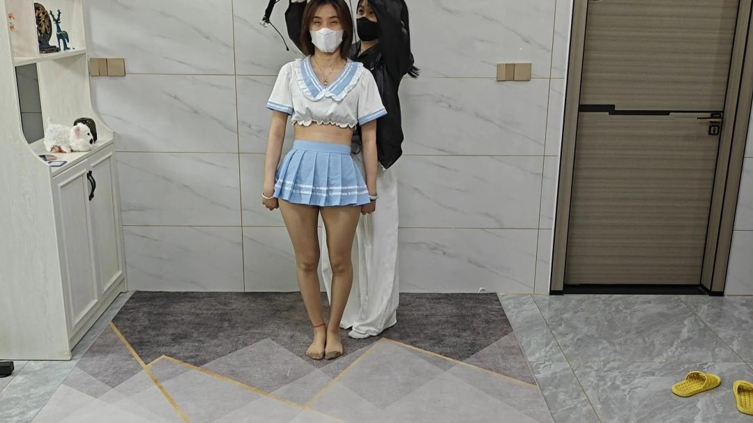 女s沐苒与小九的头套抓迷藏互动 新模特温婉初次登场的jk黑丝头套体验-7