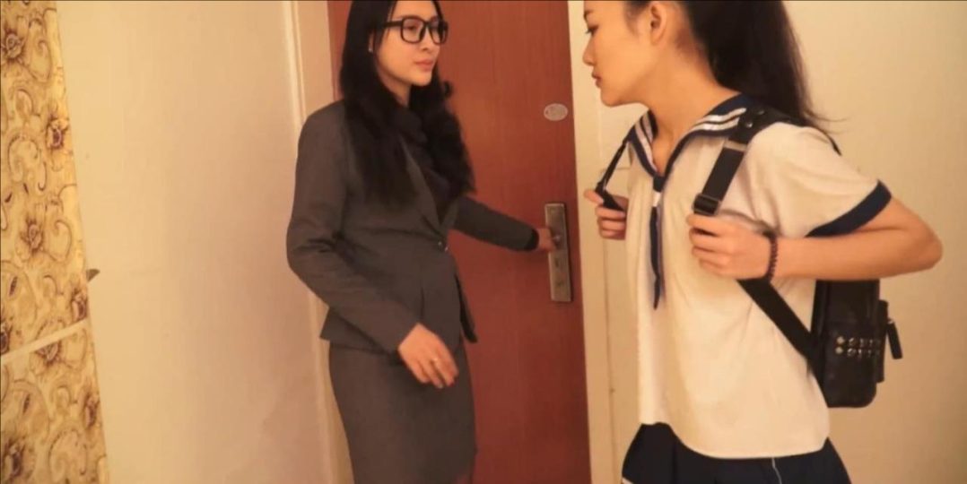 【逍遥定拍】- [老师的秘密 - ] 白丝学生妹到老师家补习看了不该看的东西以后被老师迷晕捆绑囚禁...-1