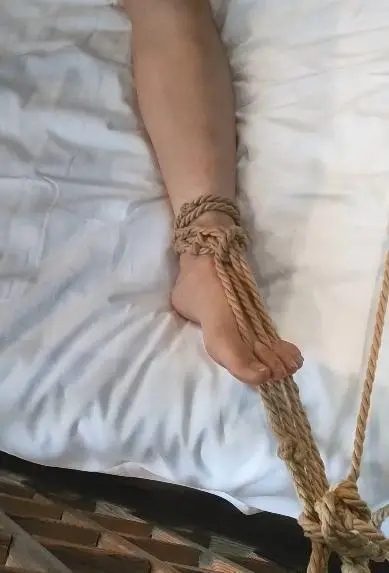 萝莉白袜死库水捆绑调教-6