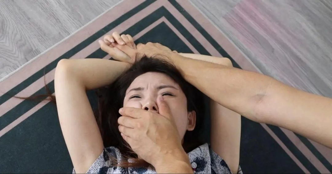 绑美女空姐柳洋：上集-14