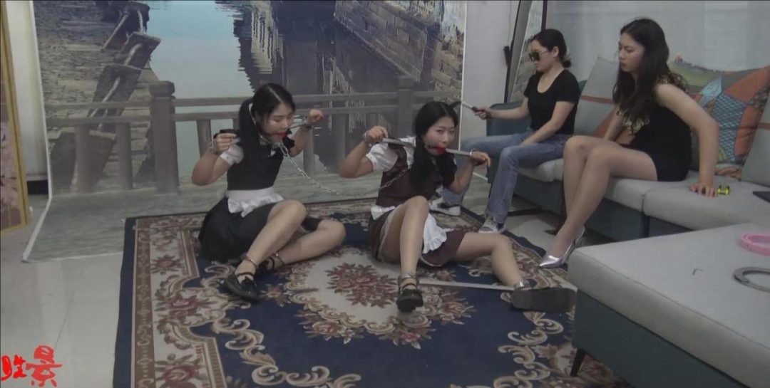 《女王的女仆M》第一集 女王和女王的M开始正式调教抓来的女M接受训练-2