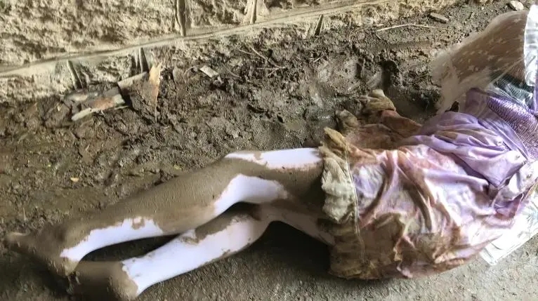 职业白丝lo娘首次尝试 马路边泥坑+下水道打滚弄脏-10