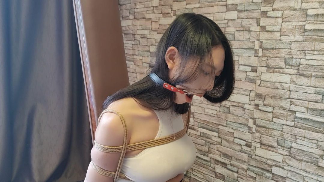 一绳所爱工作室定拍：大学生莹莹后手观音老虎凳拷问-8