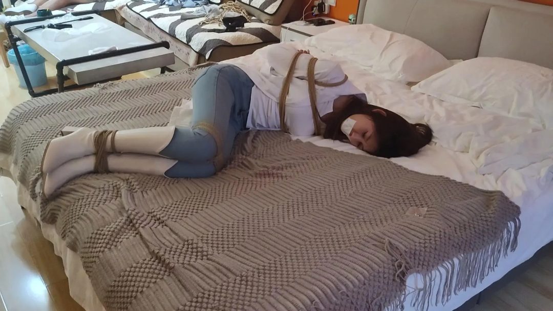 腐败的医生 腐败医生小蓝耽误患者病情，被患者绑架囚禁-3