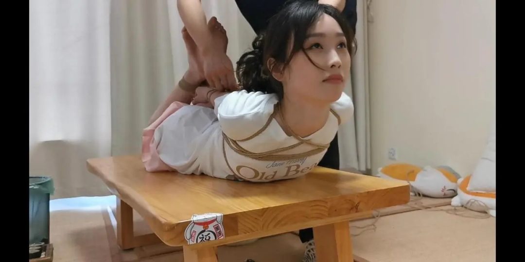 奥特曼雨琪定拍作品 直臂驷马 口水直流 裸足脚底 下集-2
