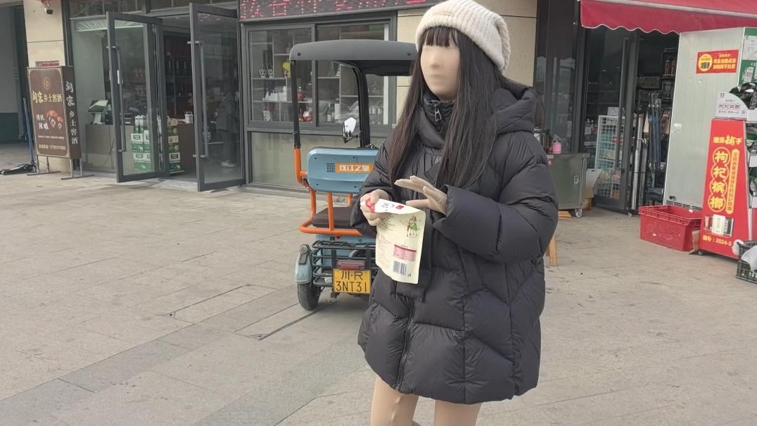 社交悍匪小晓腿部穿入ZENTAI跳广场舞 商店购物 买气球 可能确实是我胆儿小…她冲下车去跳舞那一刻我人都麻了-6