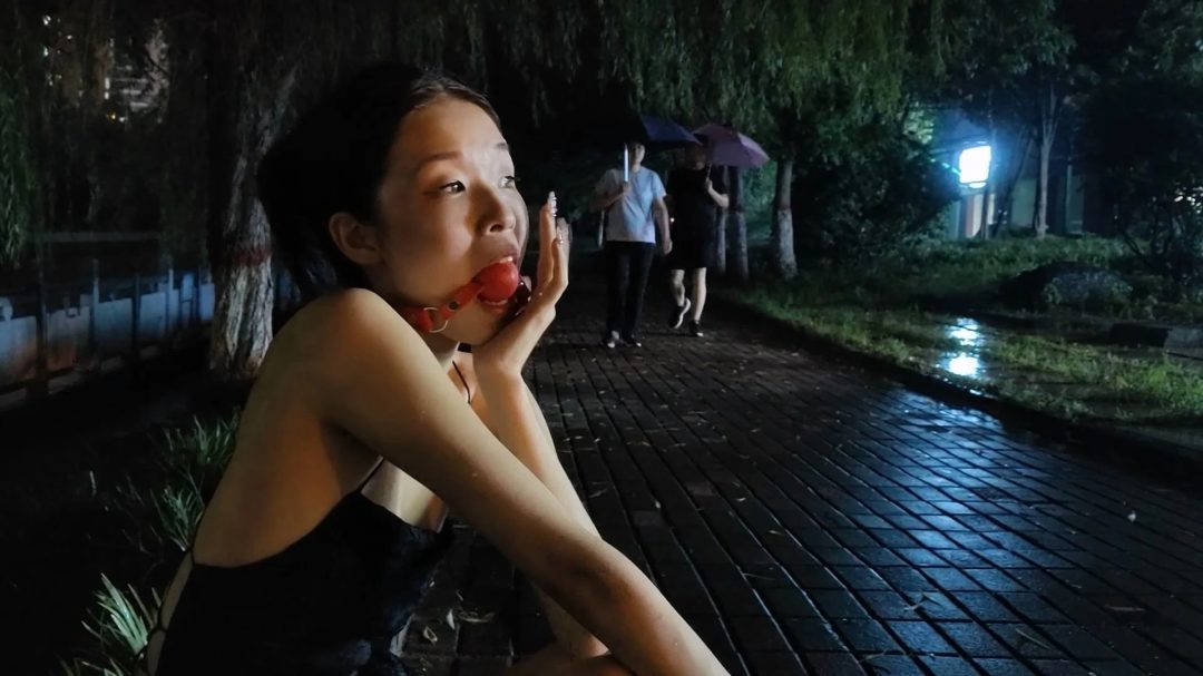 一绳所爱定拍，陈婧舒户外，10cm高跟，扎带捆拇指，散步逛街戴口球-8