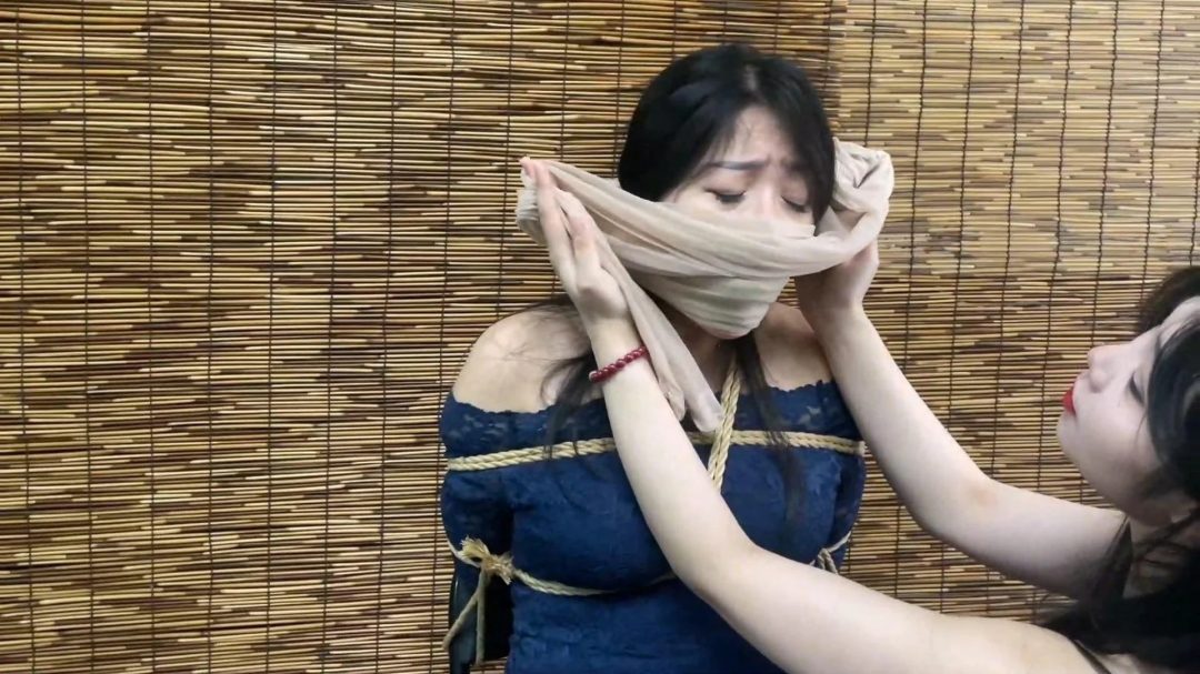 《遗产风波 中》母女逃脱遭遇意外，幕后黑手浮出水面，李然惨遭吴晗多重丝袜蒙堵猿轡-1