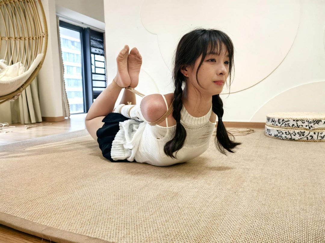 绳艺日常：新认识的小娜妹妹，初次体验被绑，挣扎到崩溃-5