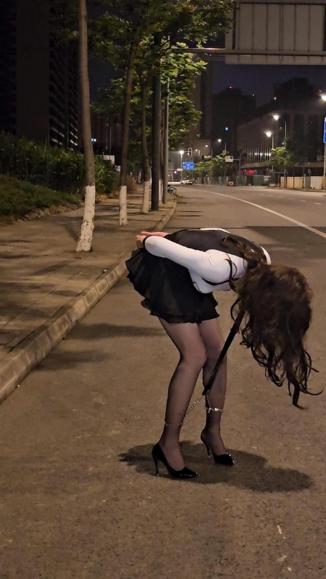 泳衣手铐脚铐臂铐在路灯上SubM-7