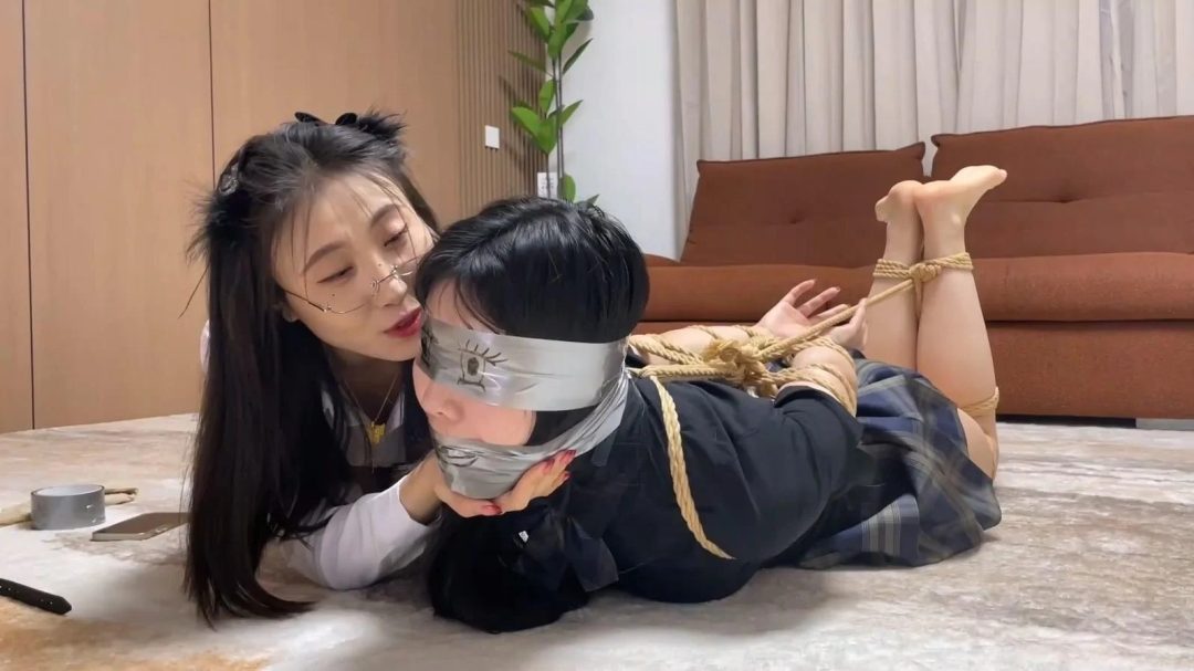 【云雀定拍】对不良少女的家访1 老师上门家访反被驷马羞辱 吴晗 琳琳主演-7