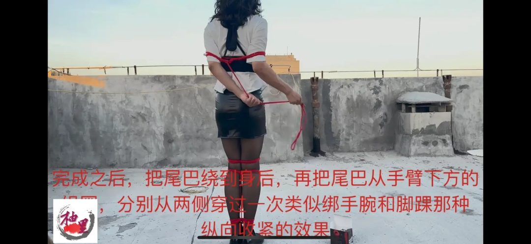 天台日式自缚并腿缚教学！差点没解开啊草＆皮裙ol职业装加黑丝小皮鞋-4
