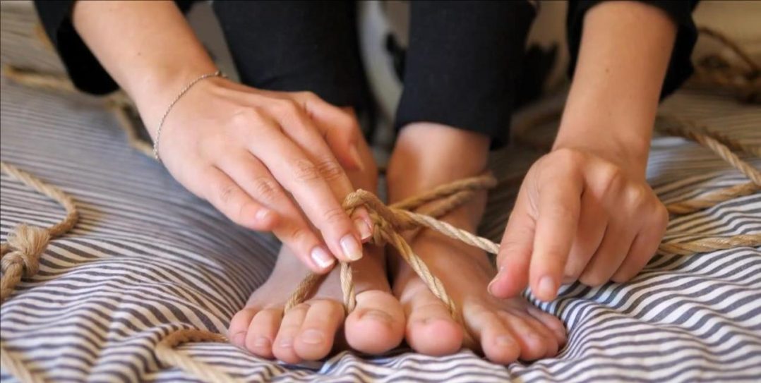 Feet tie shibari-5