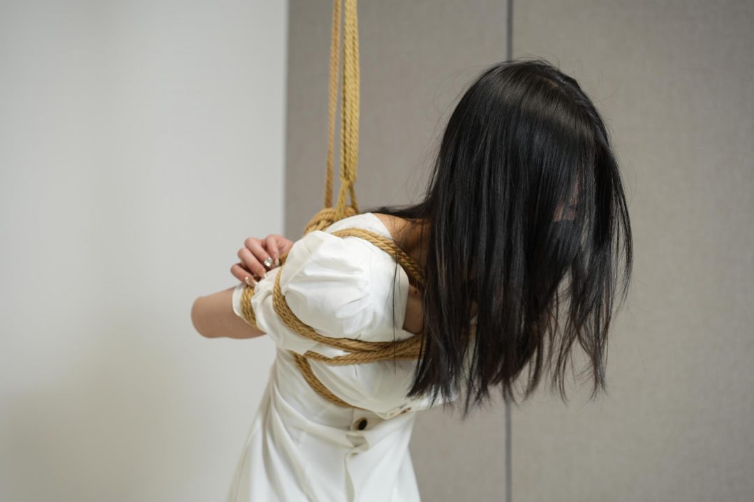 美女四月绳艺体验—扔骰子选道具游戏-4