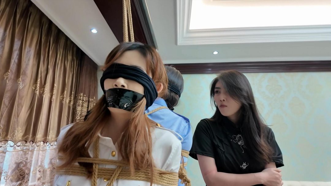 枫叶定拍—《女老板与女保镖》上,雨诺南清诺澜出演,三女连缚,胶带封嘴丝袜套头-4 枫叶定拍—《女老板与女保镖》上,雨诺南清诺澜出演,三女连缚,胶带封嘴丝袜套头-4