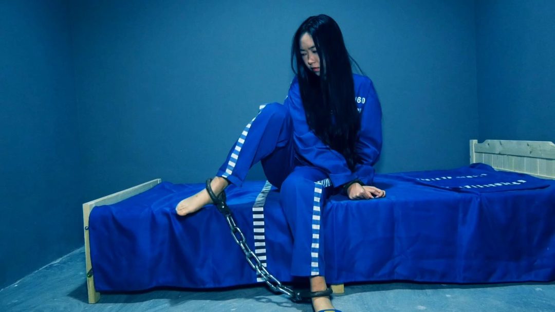 《悲催少女的尽头》下集 蒋梦莹尽管坦白最终还是被判砸上死镣拉到野外执行-4