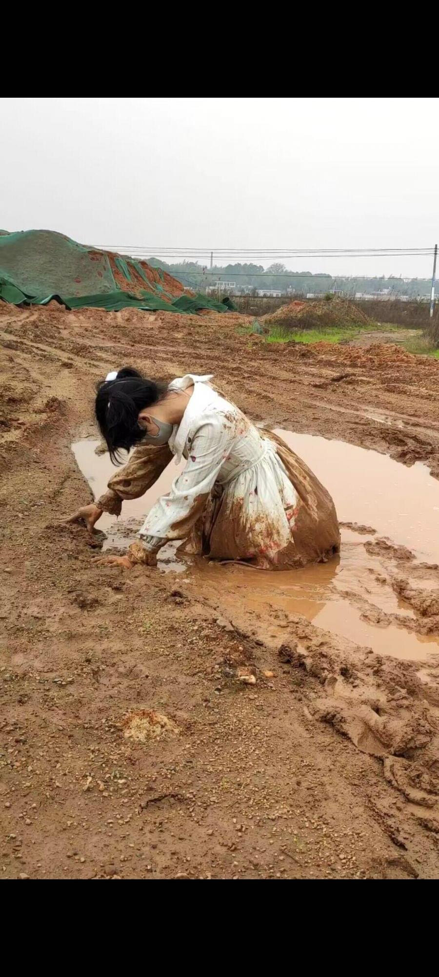 lo裙白丝工地玩泥经典系列-6